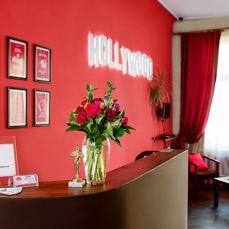 Hollywood Home Hostel Lviv Exterior photo