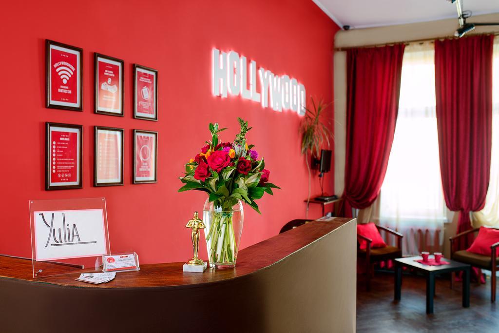 Hollywood Home Hostel Lviv Exterior photo