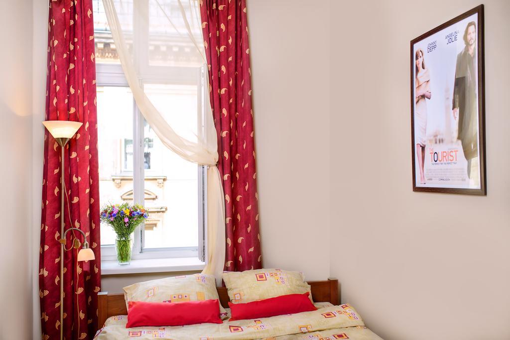 Hollywood Home Hostel Lviv Room photo